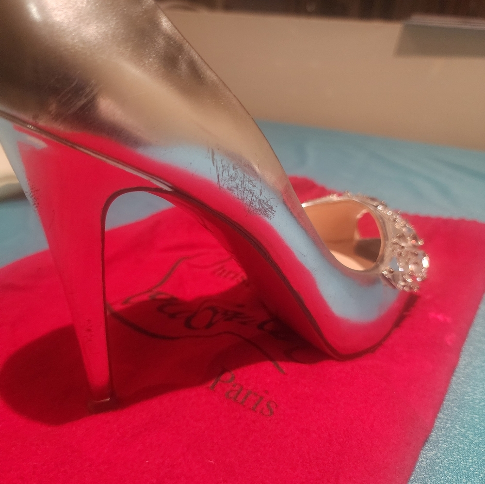 Authentic Christian louboutin bling pump size 38. Dust bag only, no box. - Picture 3 of 14